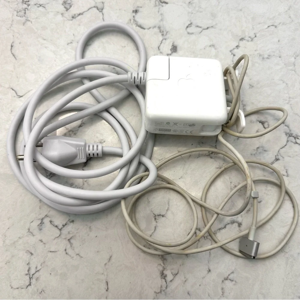 Apple MagSafe 85W AC Adapter For Macbook and Macbook Pro A1222